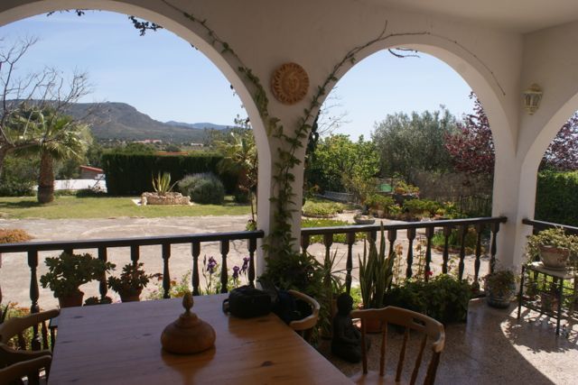 Lovely Simple House and Gardens In Lliria