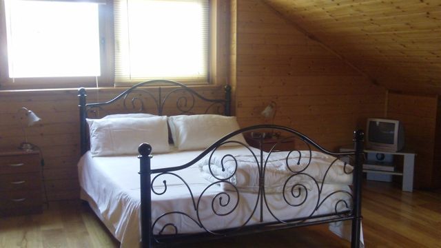Stunning Log Cabin For Sale in Montroy