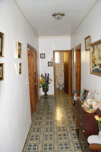 Large Olocau Property With Fronton Court