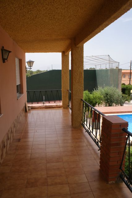 Large Olocau Property With Fronton Court