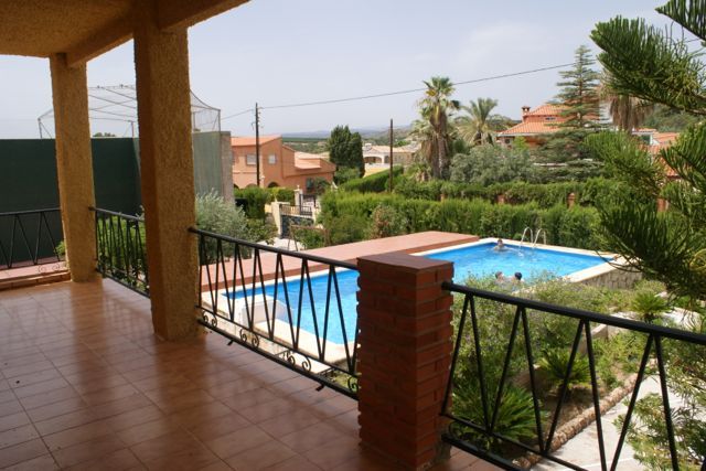 Large Olocau Property With Fronton Court