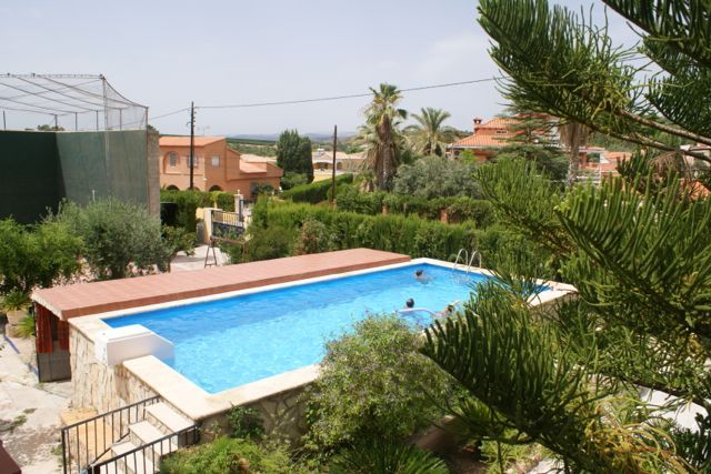 Large Olocau Property With Fronton Court