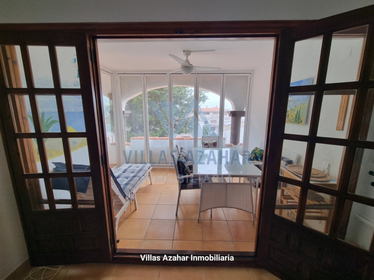 Veranda lumineuse avec vitrage panoramique - votre jardin d'hiver pour vous sentir bien !