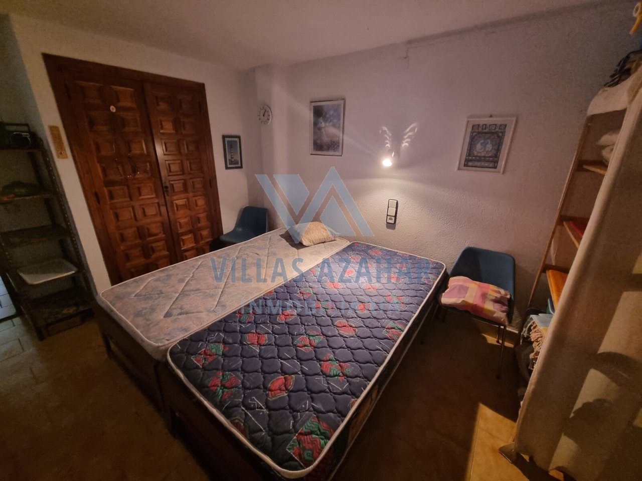 Chambre charmante avec une porte de placard historique - Confort et caractère inclus!