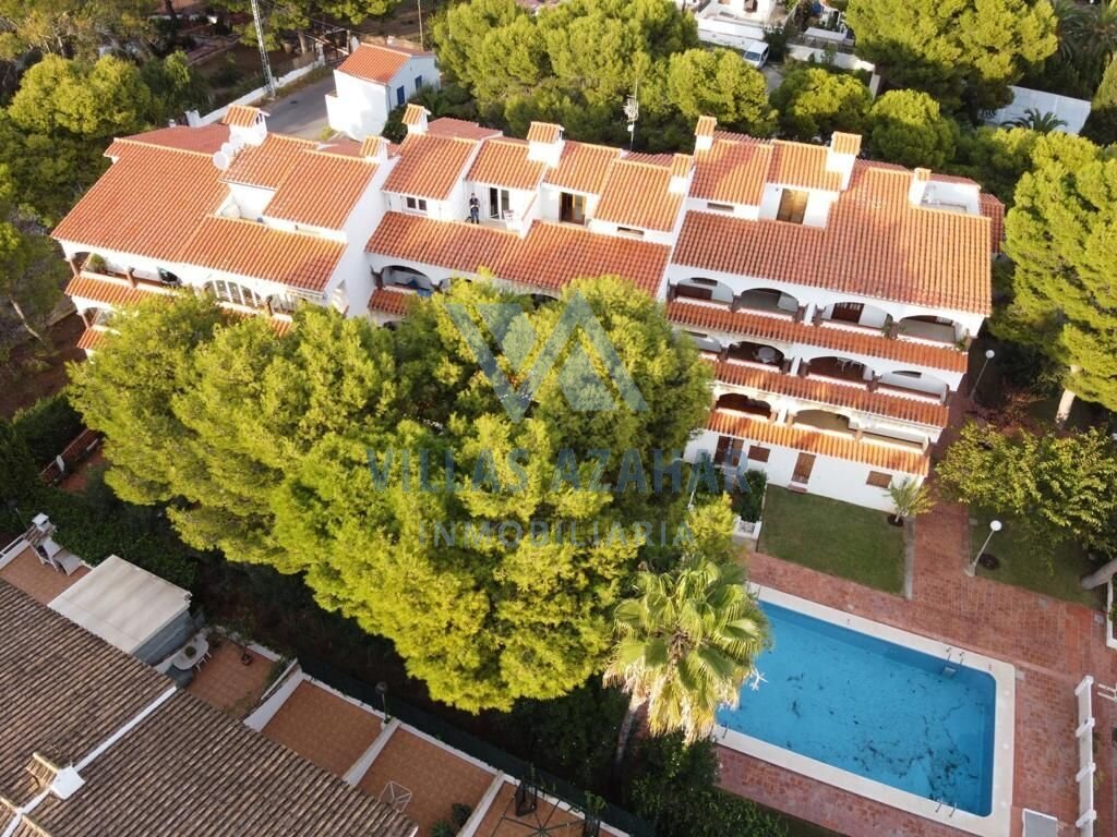 Résidence méditerranéenne pleine de charme : grandes maisons mitoyennes avec piscine et arbres luxuriants en emplacement de premier choix ! Résidence méditerranéenne pleine de charme : grandes maisons mitoyennes avec piscine et arbres luxuriants en emplacement de premier choix !