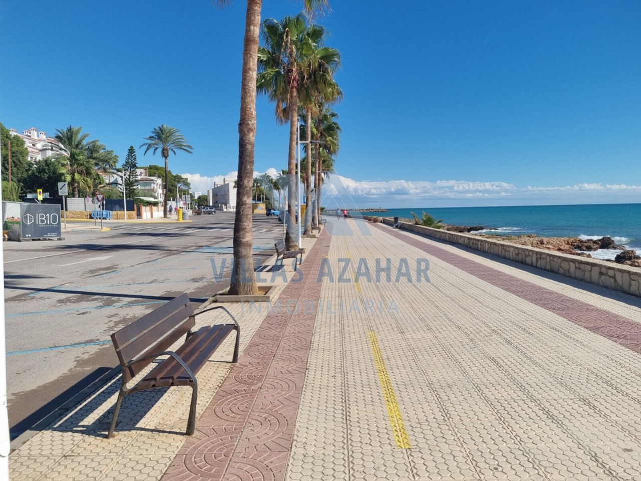 Pas d'ajouts dans le texte !Promenade en bord de mer exclusive avec allée de palmiers - votre promenade quotidienne vers le bonheur !