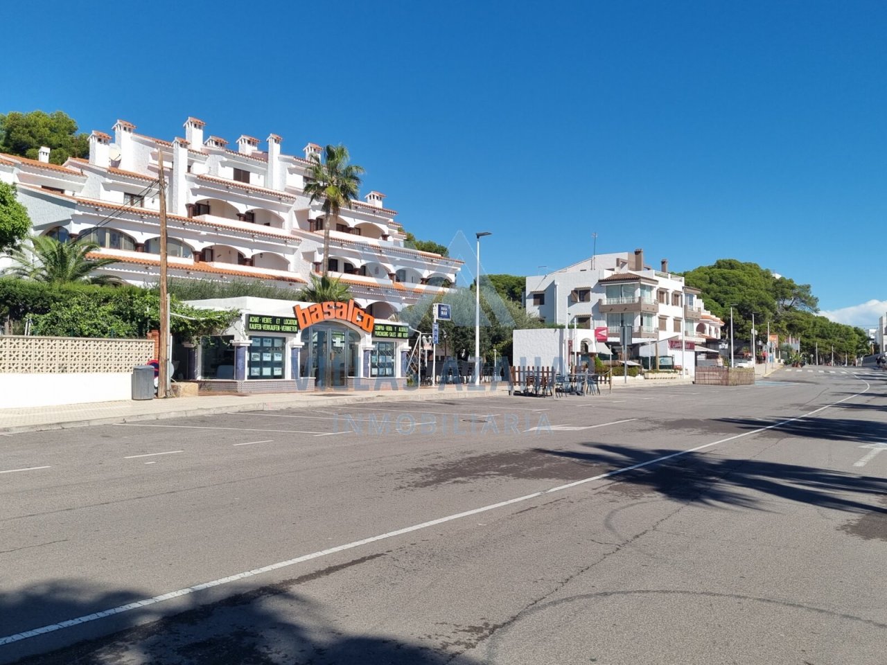 Une résidence méditerranéenne pleine de charme - Emplacement exclusif en bord de mer avec parkings devant la porte !