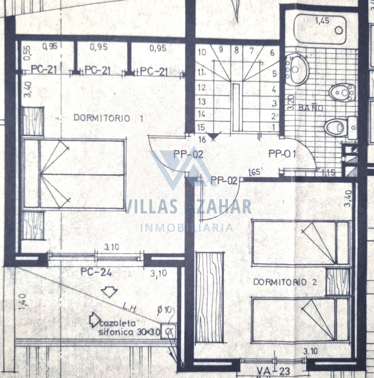Plan bien pensé : appartement confortable de 3 pièces avec une disposition intelligente et un escalier pratique
