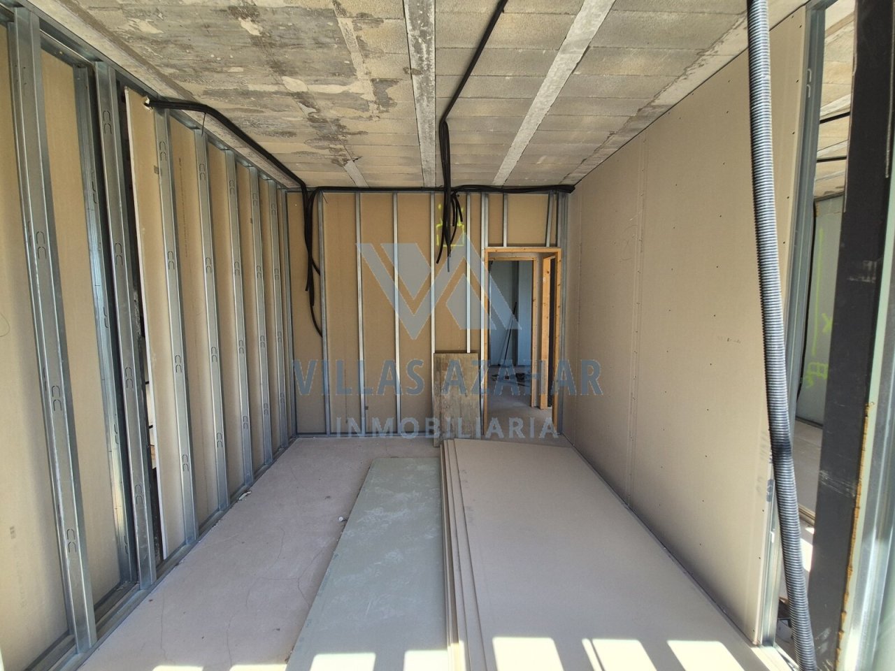 Aucune modification dans le texte !Technique moderne de cloison sèche : aménagement de l'espace à l'avenir avec une construction murale intelligente