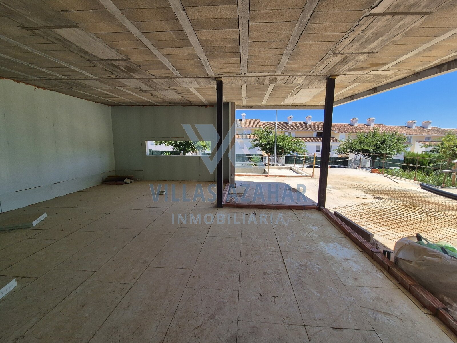 Brutalement brut de décoffrage, avec terrasse panoramique – votre espace de créativité sans limites ! Brutalement brut de décoffrage, avec terrasse panoramique – votre espace de créativité sans limites !