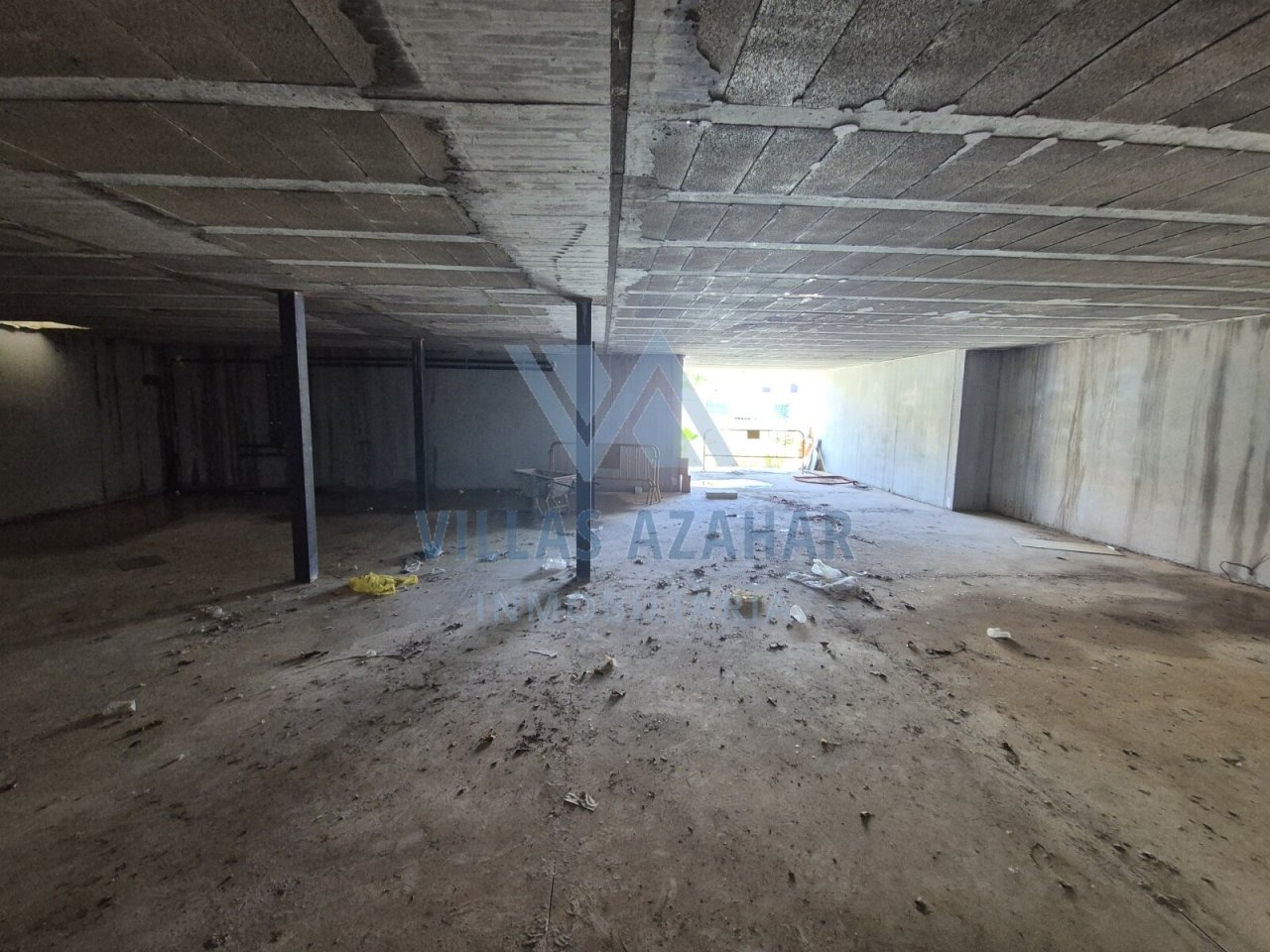 Diamant brut avec potentiel : cave spacieuse prête à accueillir votre créativité - bétonnée, aménageable et avec lumière naturelle !