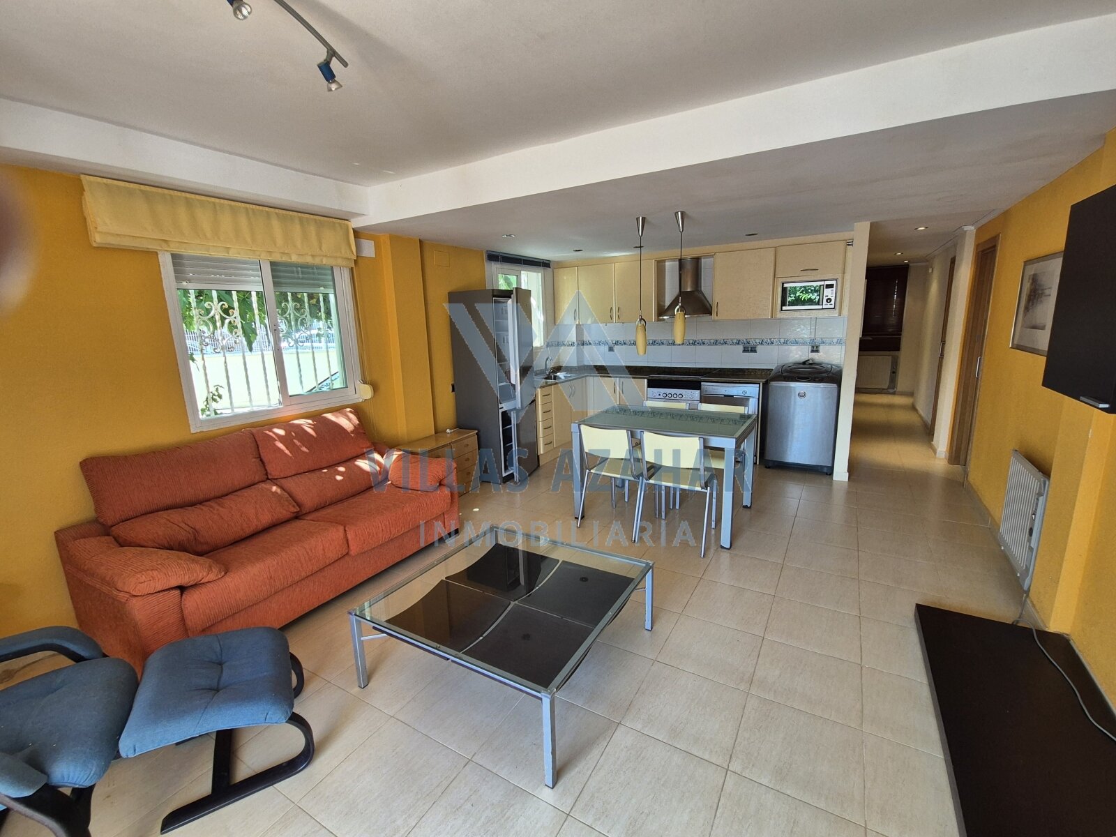 Ensemble lumineux de séjour et salle à manger avec cuisine ouverte et vue directe sur le jardin - utilisation optimale de l'espace au plus haut niveau ! Ensemble lumineux de séjour et salle à manger avec cuisine ouverte et vue directe sur le jardin - utilisation optimale de l'espace au plus haut niveau !