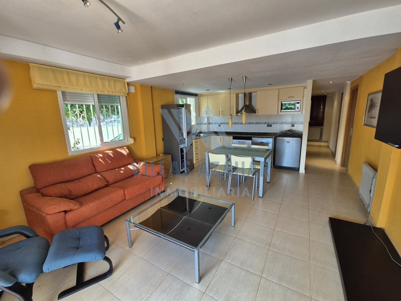 Ensemble lumineux de séjour et salle à manger avec cuisine ouverte et vue directe sur le jardin - utilisation optimale de l'espace au plus haut niveau !