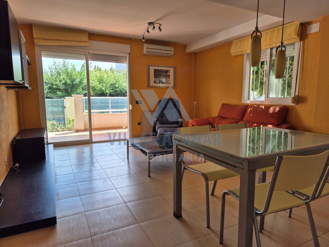 Appartement au rez-de-chaussée baigné de lumière avec terrasse et vue sur le jardin - Havre de paix parfait avec climatisation et fenêtres du sol au plafond !
