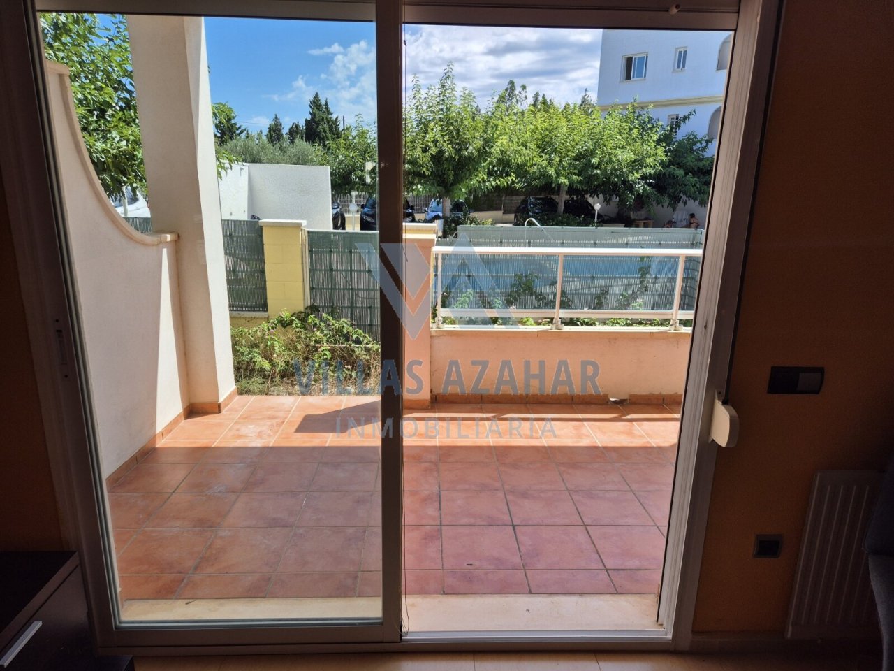 Terrasse lumineuse avec vue dégagée - votre espace extérieur de détente plein de charme !